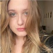 Doy clases de Italiano, mi lengua madre, para todo tipos de edades. Estoy cursando Grado de pedagogía, tengo buenas competencias docentes. Además mi formación académica se ha dado en un bachillerato italo-español en Italia